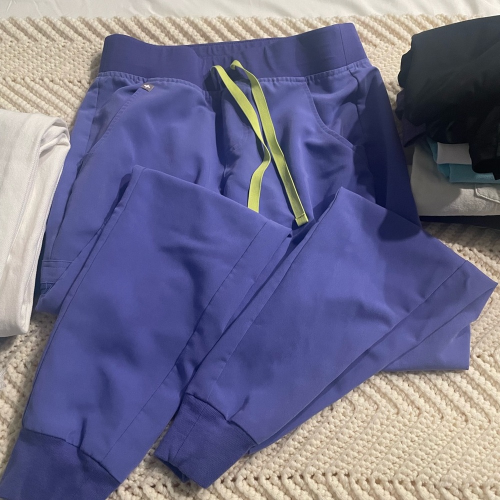 FIGS Zamora Jogger. blueberry XS